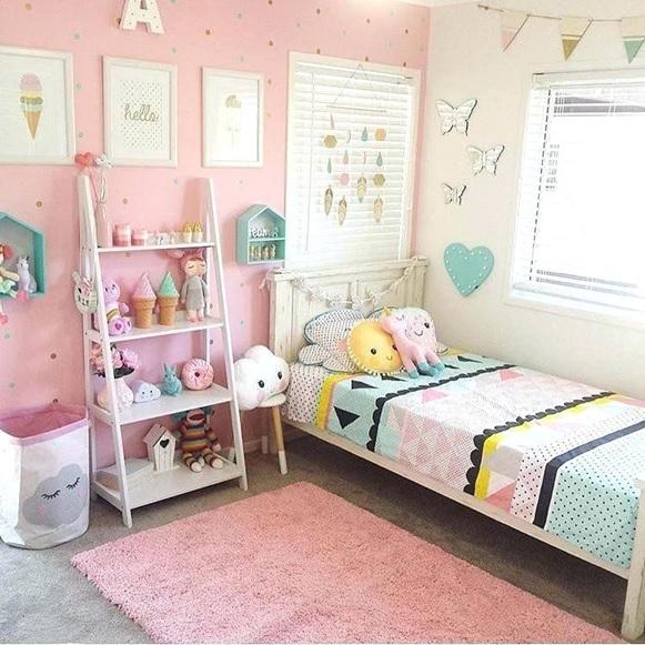 Habitación infantil, decoración de niñas, colores pastel.